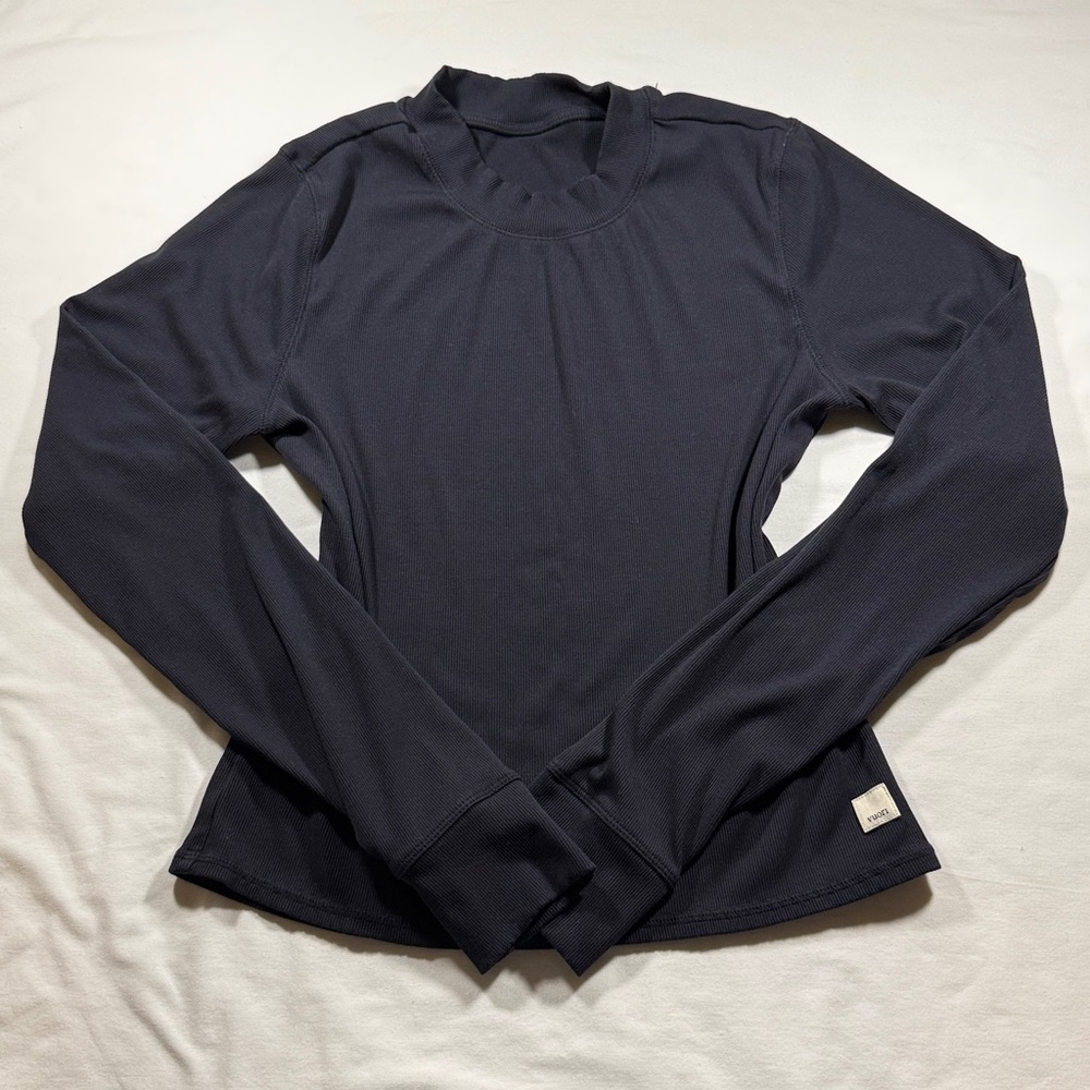 Vuori Women's Long Sleeve Top - Navy